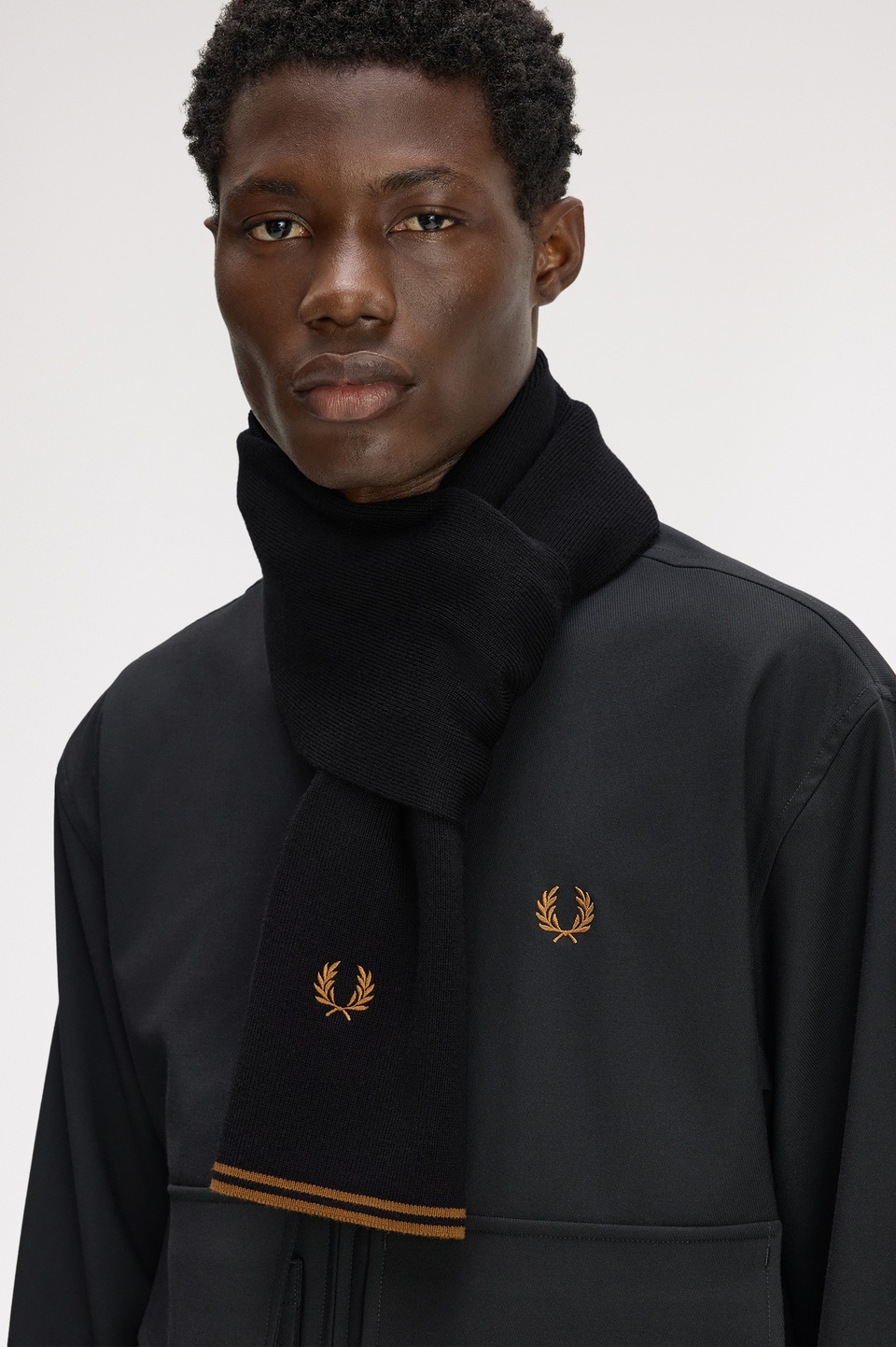 Twin Tipped Merino Wool Scarf(1SZ U12：BLACK / DARK CARAMEL