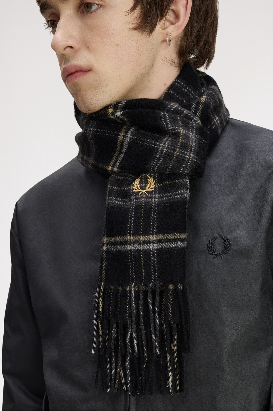 Lambswool Scarf(1SZ 90A：BLACK / CHAMPAGNE): | FRED PERRY JAPAN
