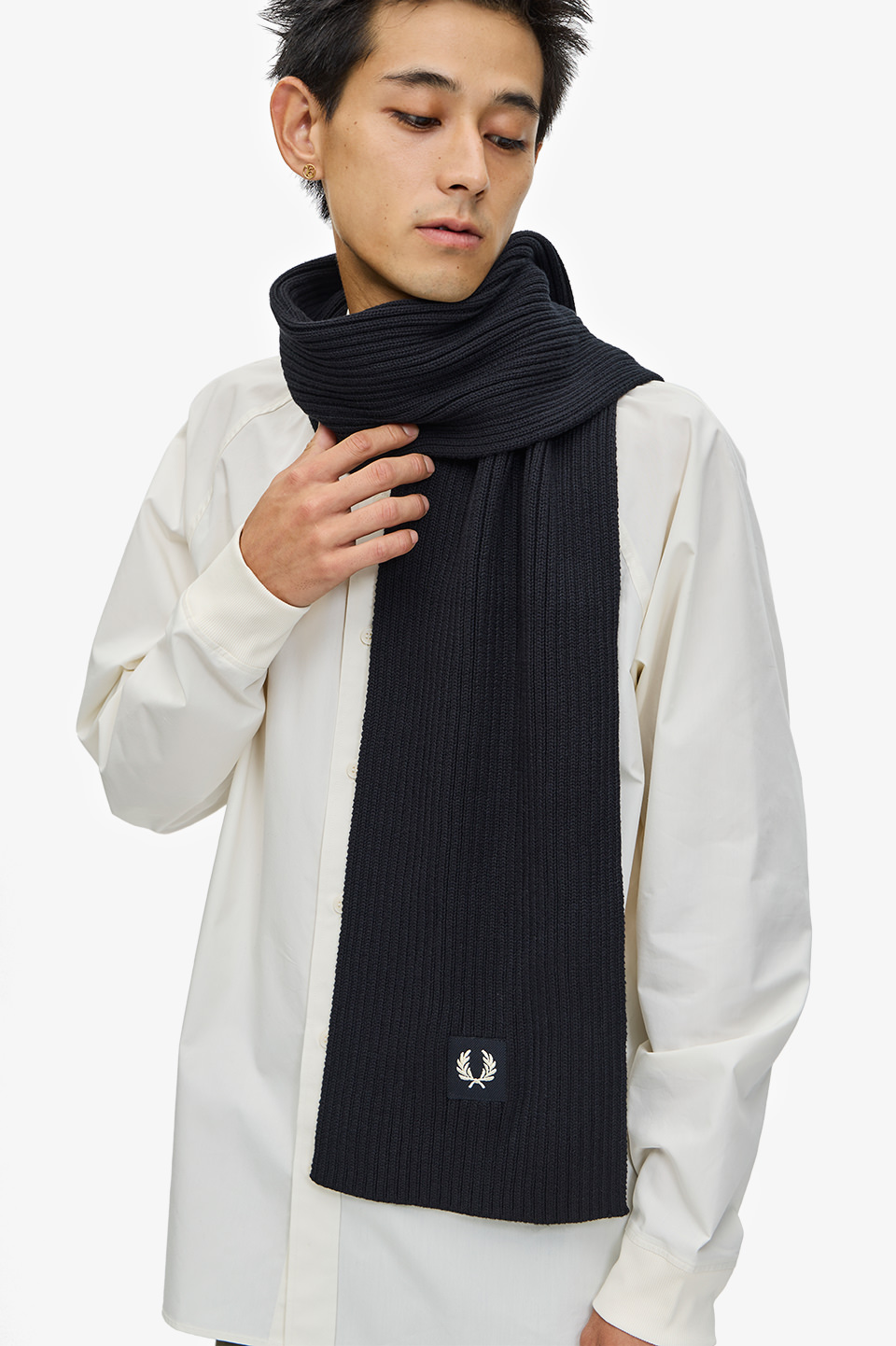 Patch Brand Rib Scarf(1SZ T03：BLACK / OATMEAL): | FRED PERRY