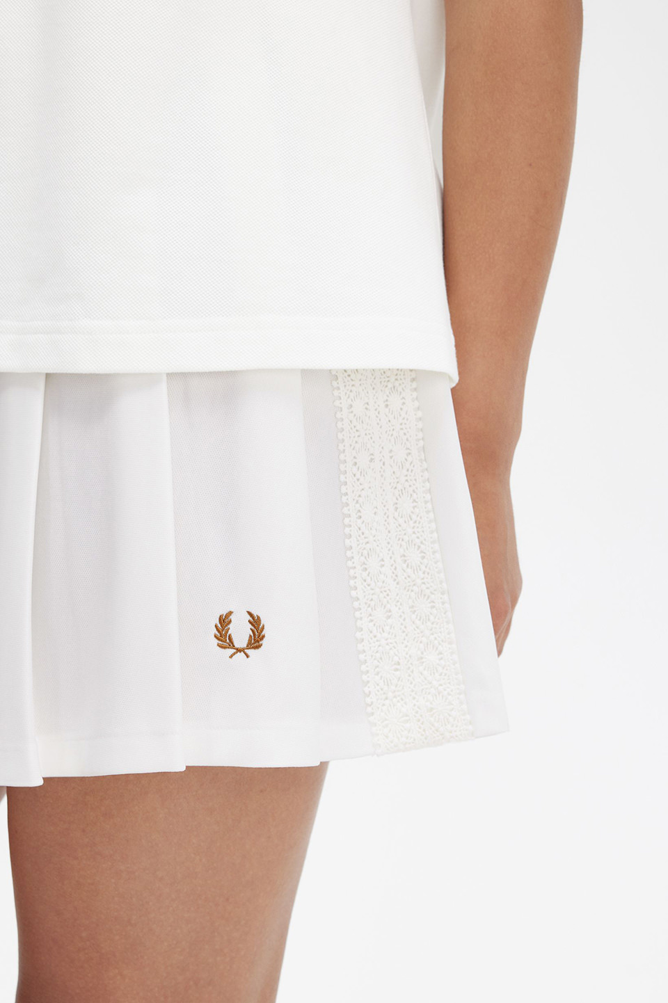 Fred Perry プリーツスカート ホワイト FRED PERRY フレッドペリー プリーツスカート ホワイト カラー