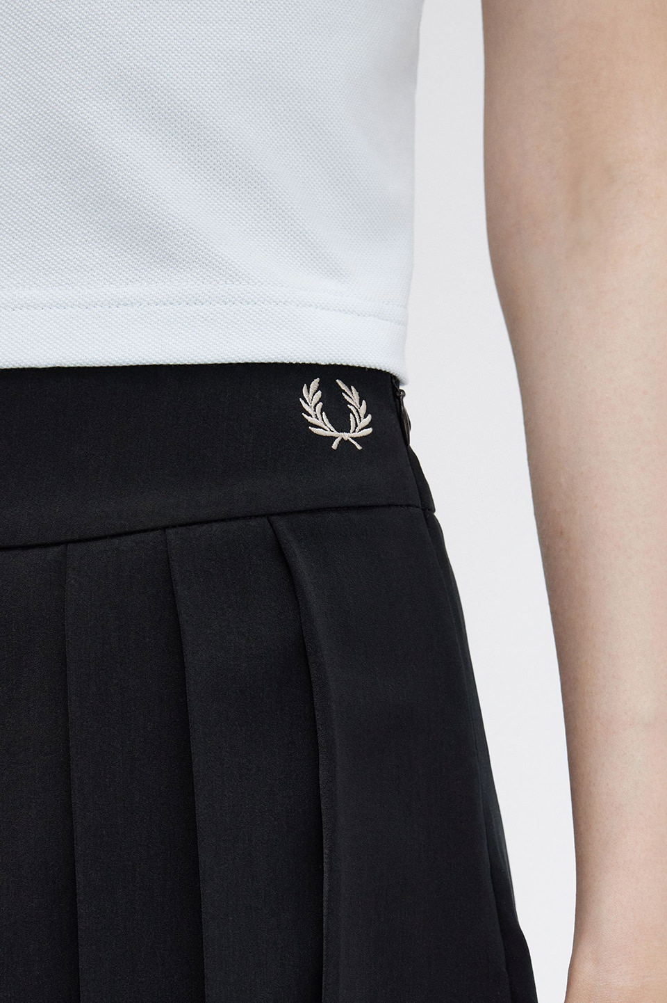 もも　FRED PERRY 黒 プリーツスカート UK 8 楽天市場】フレッドペリー ラップ プリーツ スカート FRED PERRY