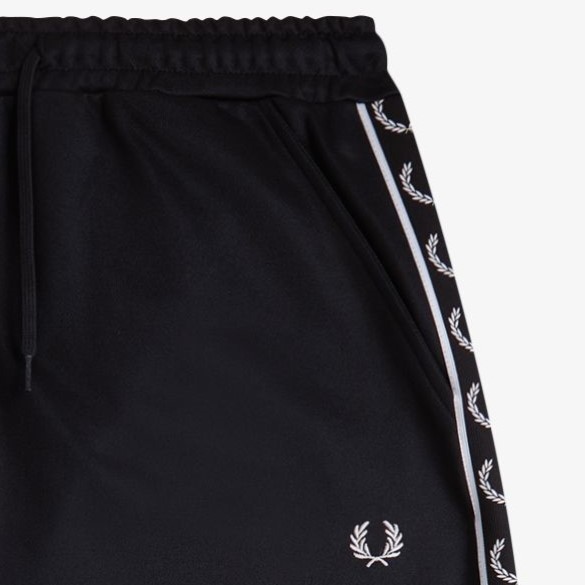 Taped Track Skirt(8 102：BLACK): | FRED PERRY JAPAN