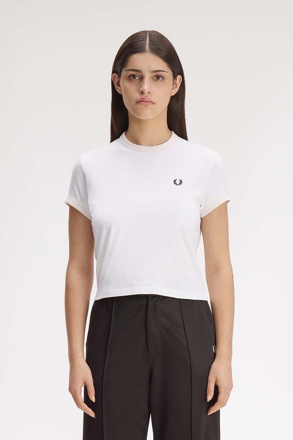 Laurel Wreath Badge T-Shirt(10 129：SNOW WHITE): | FRED PERRY