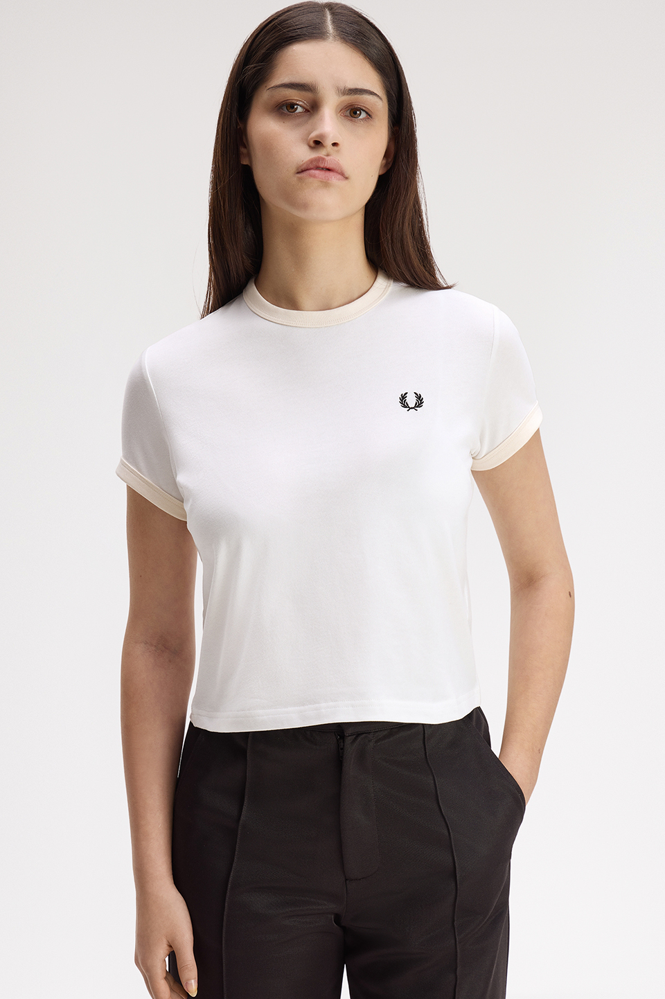 Laurel Wreath Badge T-Shirt(10 129：SNOW WHITE): | FRED PERRY