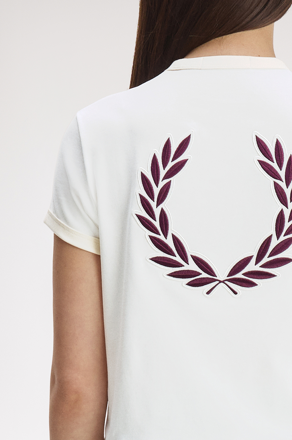 Laurel Wreath Badge T-Shirt(10 129：SNOW WHITE): | FRED PERRY