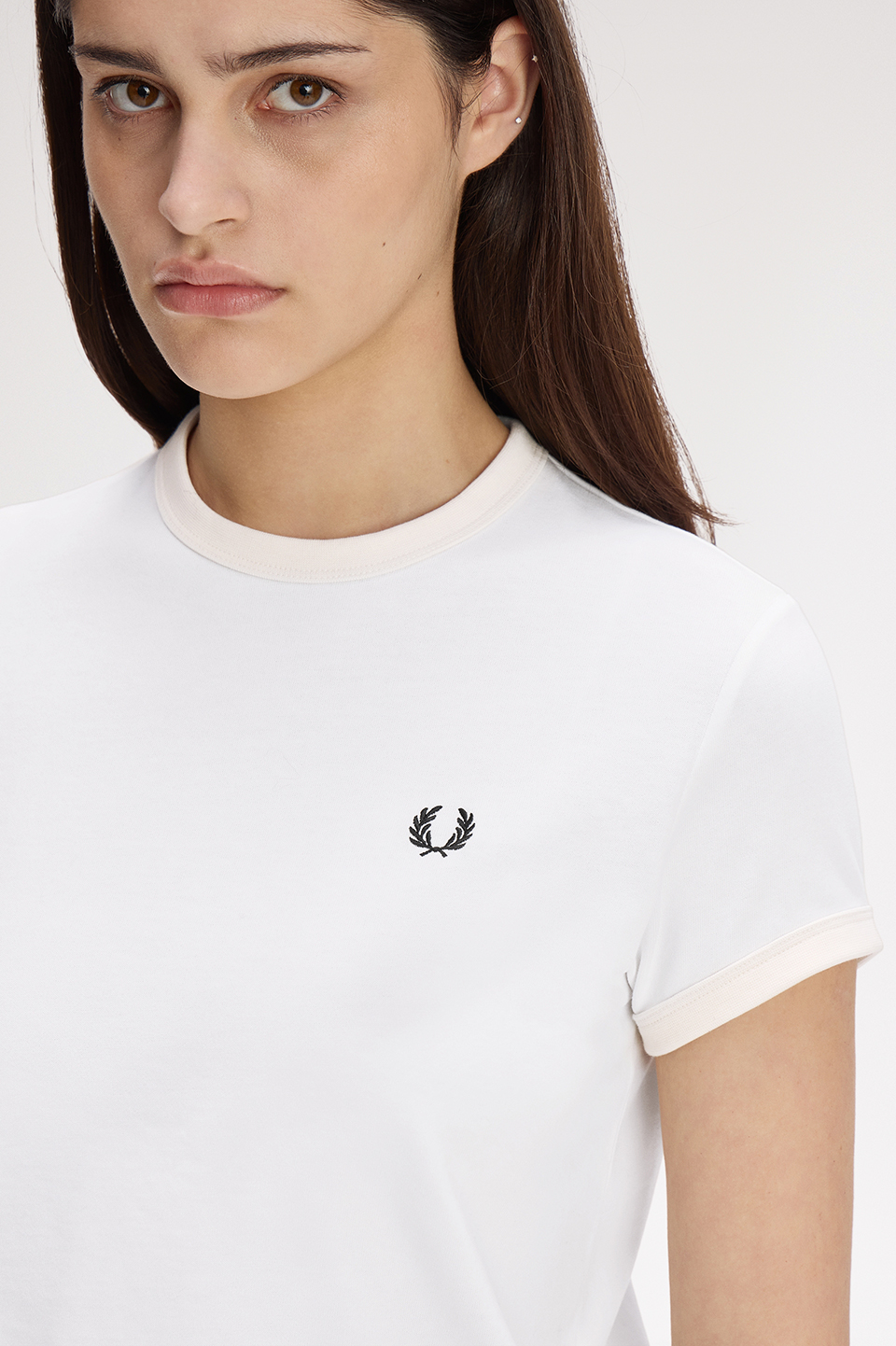 Laurel Wreath Badge T-Shirt(10 129：SNOW WHITE): | FRED PERRY