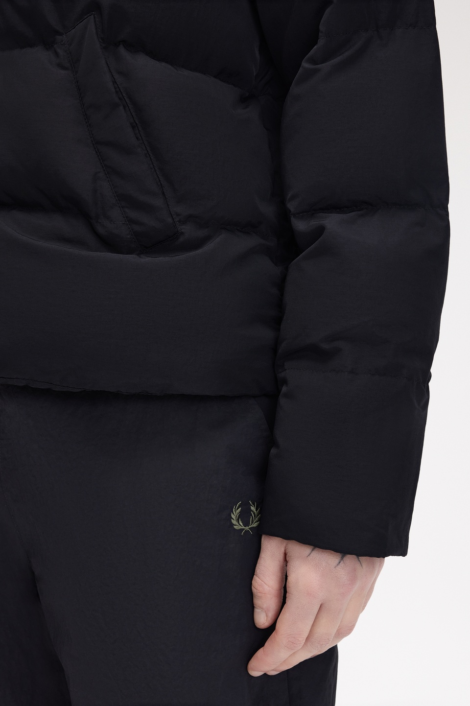Raglan Sleeve Padded Jacket(L 184：BLACK): | FRED PERRY JAPAN