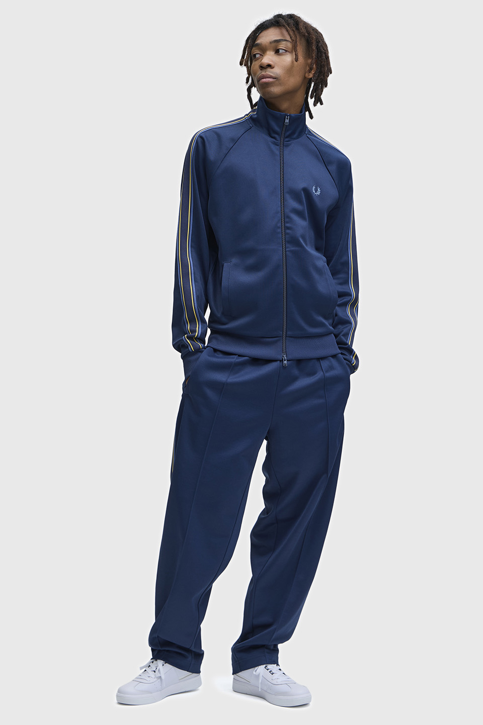 モデル:H183 B82 W69 H80 着用サイズ:M