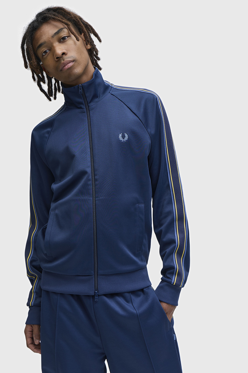 モデル:H183 B82 W69 H80 着用サイズ:M