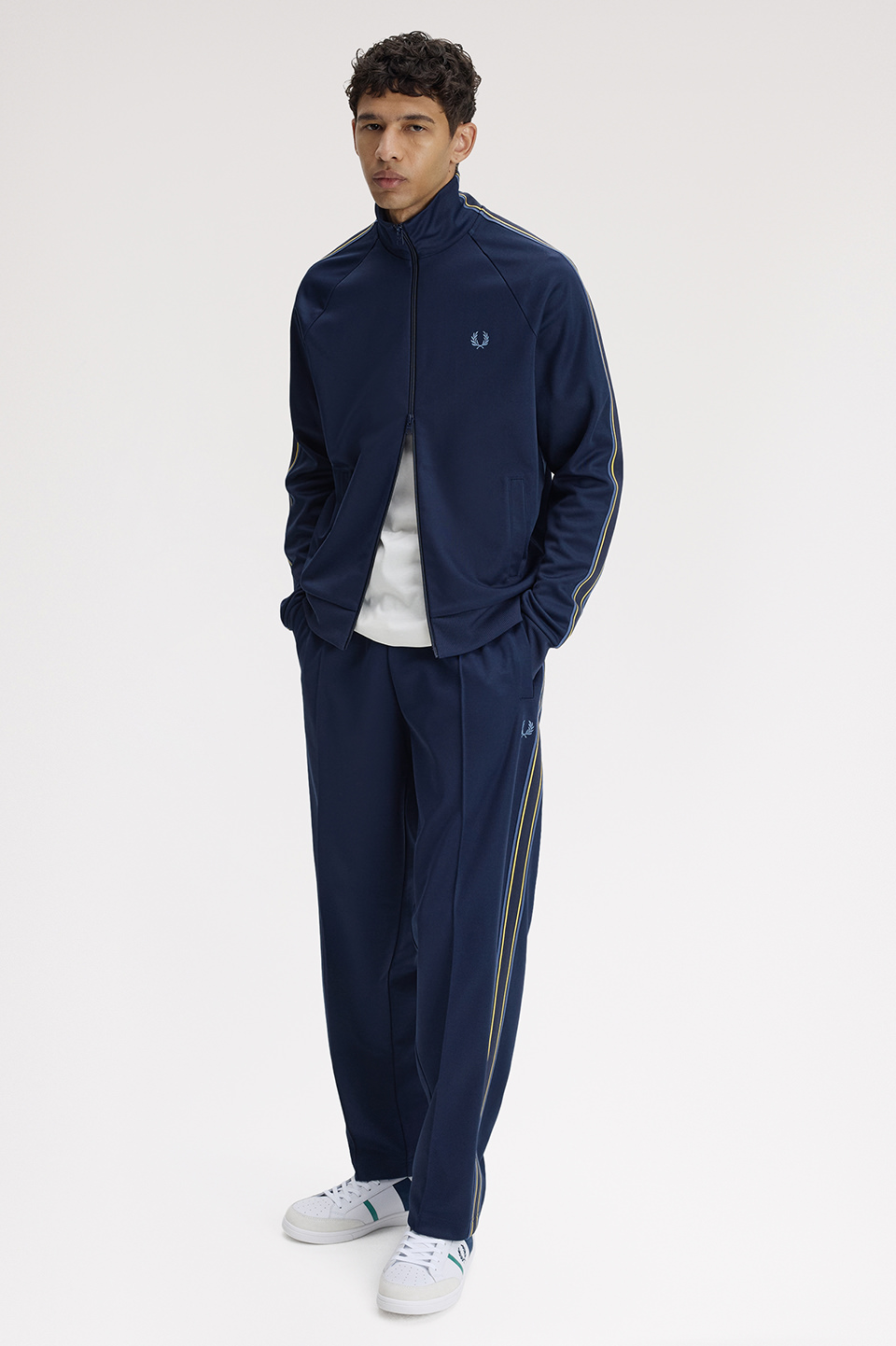 モデル:H185 B81 W65 着用サイズ:M