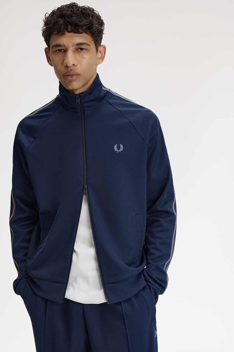 モデル:H185 B81 W65 着用サイズ:M