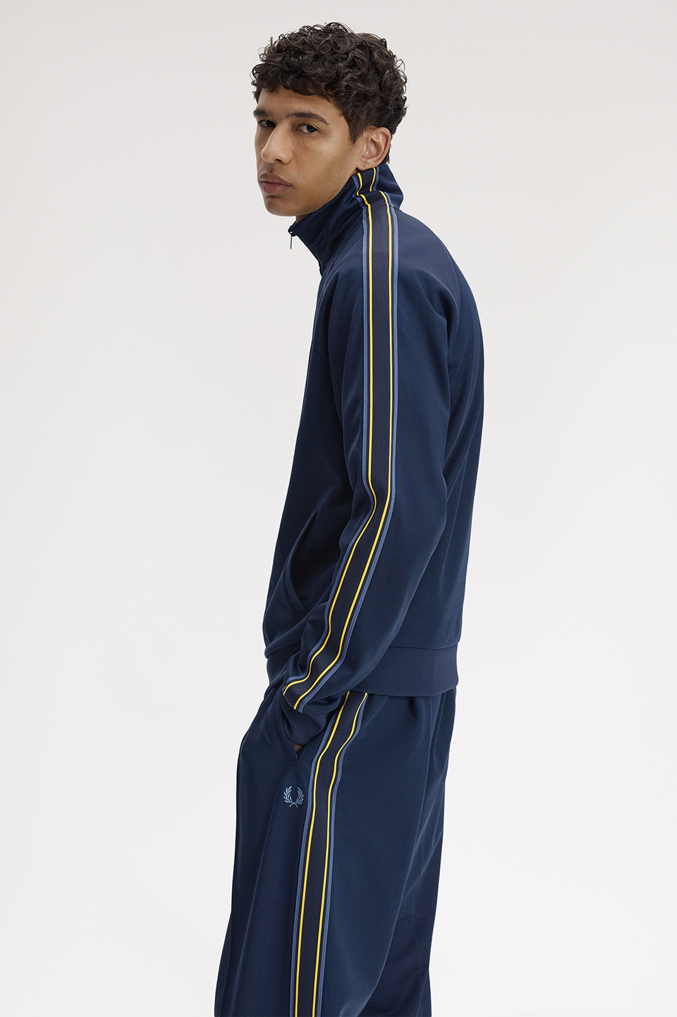 モデル:H185 B81 W65 着用サイズ:M