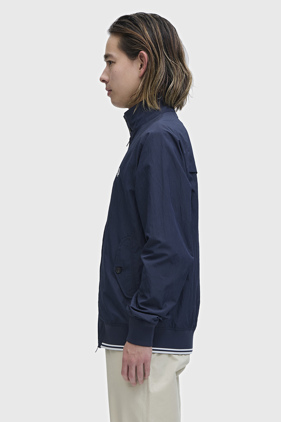 モデル:H174 B85 W72 H89 着用サイズ:M