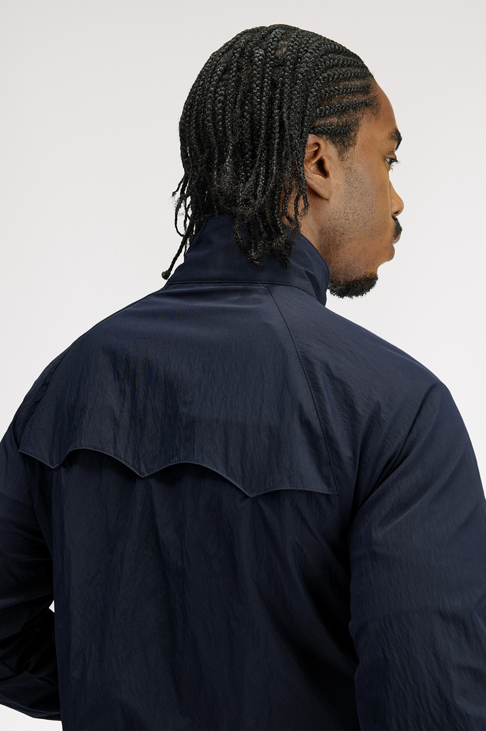 モデル:H185 B91 W71 着用サイズ:M