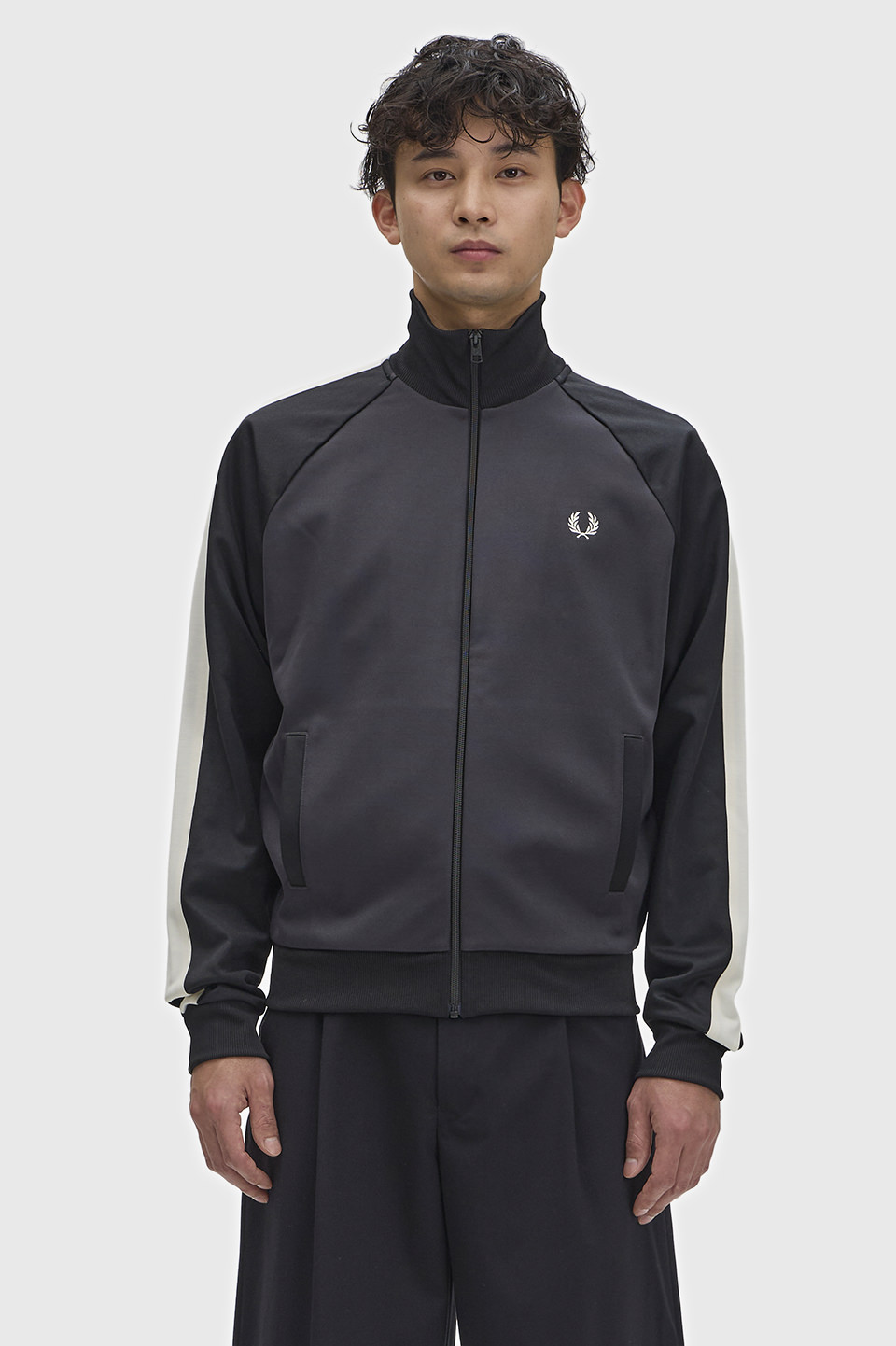 Contrast Sleeve Track Jacket(S 297：ANCHOR GREY): | FRED PERRY