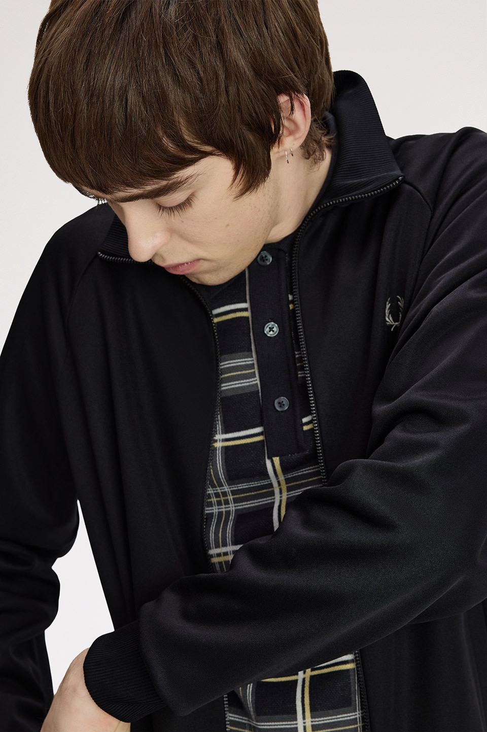 Laurel Wreath Back Track Jacket(S 102：BLACK): | FRED PERRY JAPAN