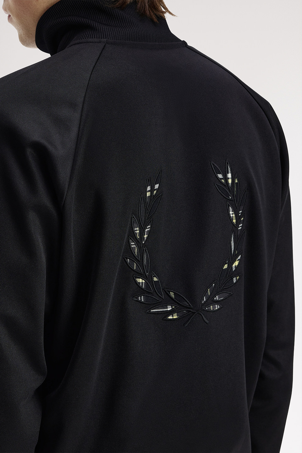 Laurel Wreath Back Track Jacket(S 102：BLACK): | FRED PERRY JAPAN