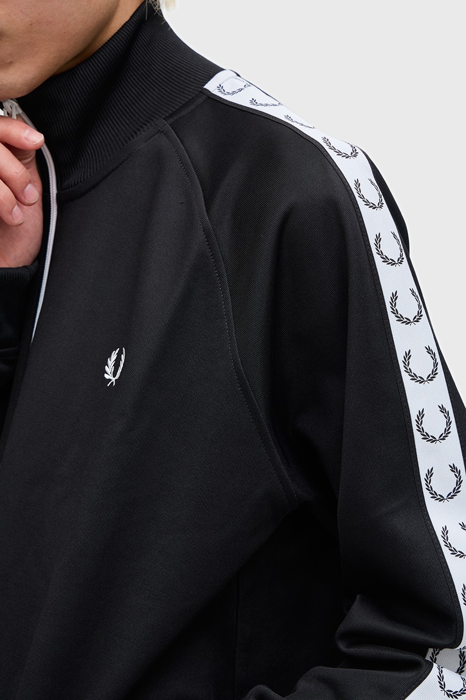 Taped Track Jacket(S 198：BLACK): | FRED PERRY JAPAN | フレッド 