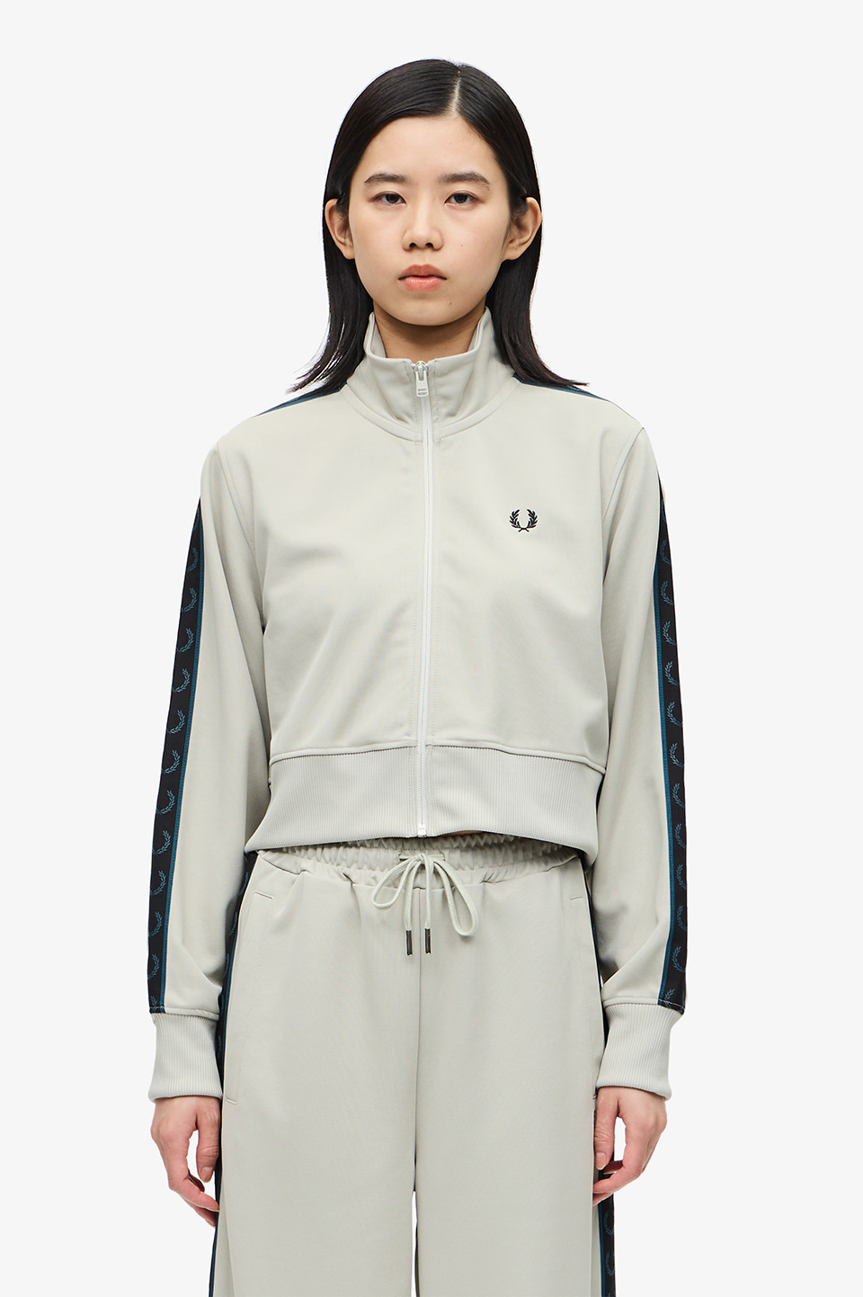 Cropped Taped Track Jacket(10 P04：LIGHT OYSTER): | FRED PERRY 