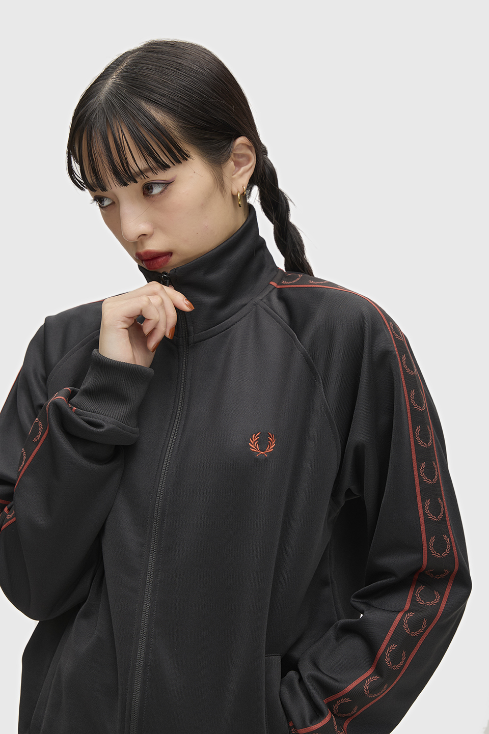 モデル:H168 B79 W59 H85 着用サイズ:M
