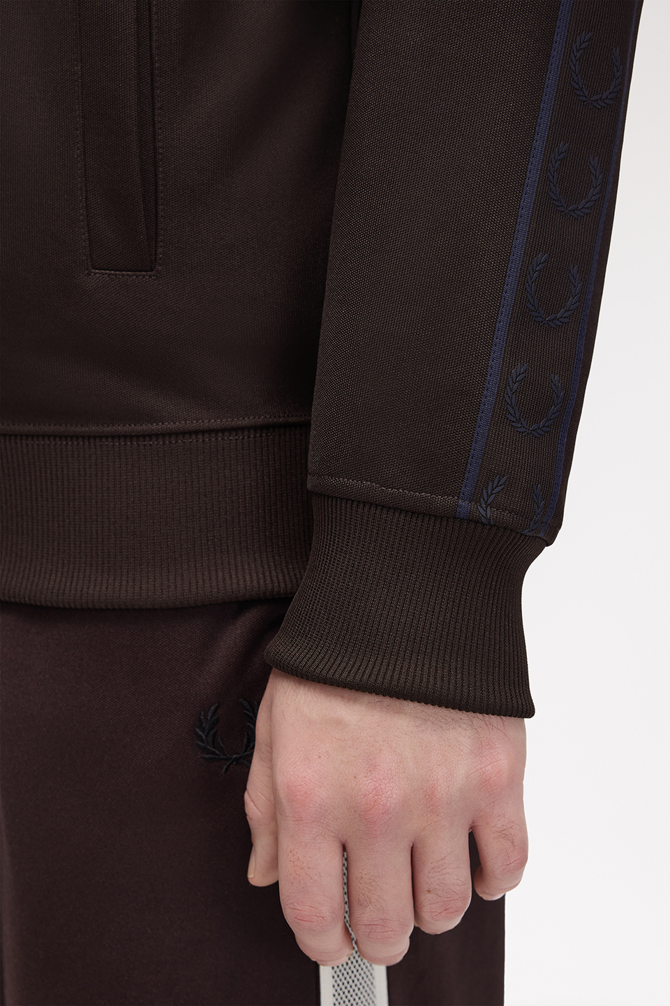 Contrast Tape Track Jacket(S 33C：RICH BROWN): | FRED PERRY JAPAN