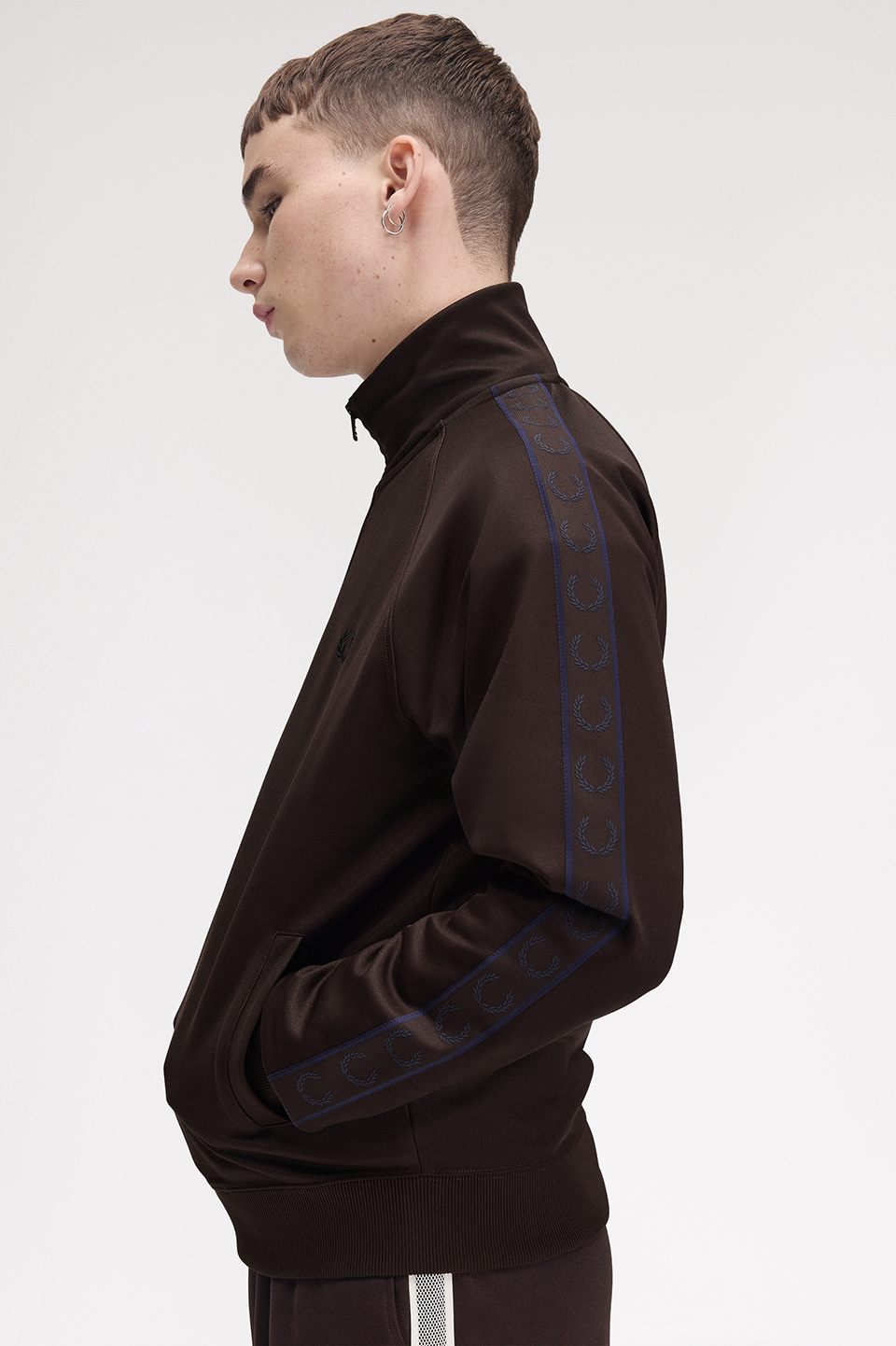 Contrast Tape Track Jacket(S 33C：RICH BROWN): | FRED PERRY JAPAN