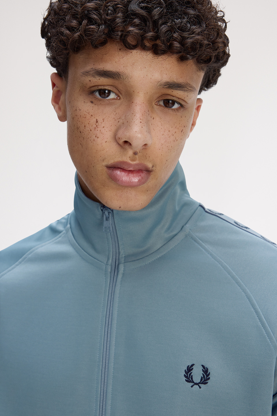 モデル:H188 B96 W73 着用サイズ:M