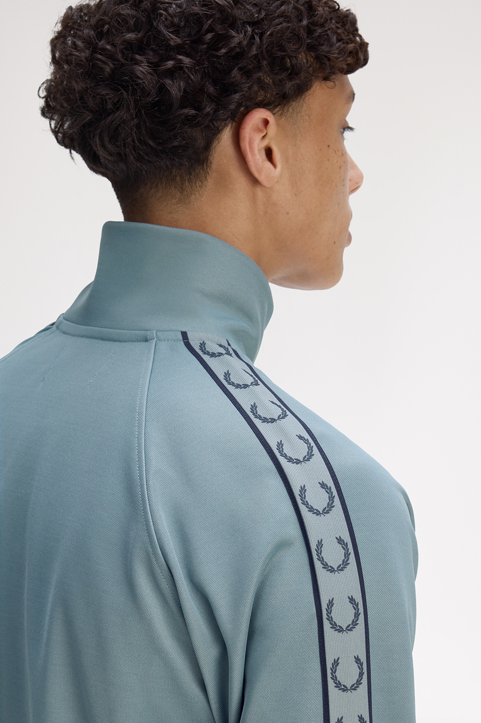 モデル:H188 B96 W73 着用サイズ:M