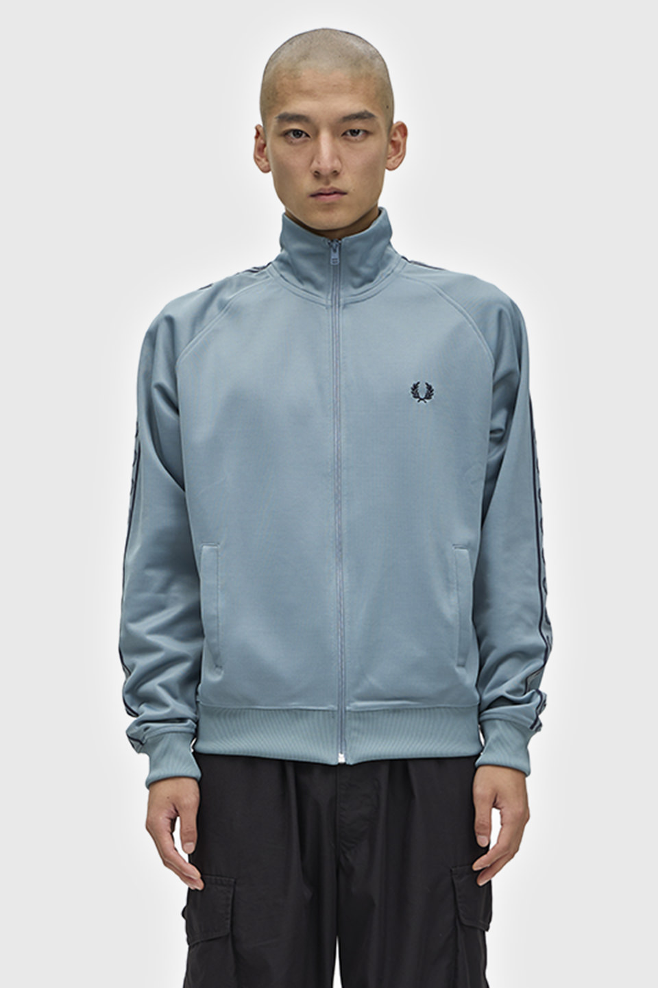 モデル:H178 B84 W67.5 H85 着用サイズ:M