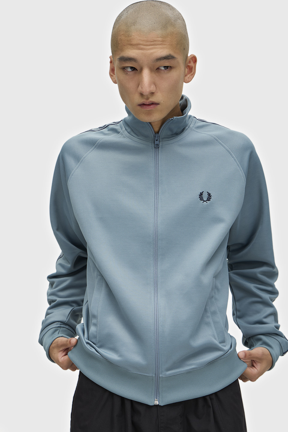 モデル:H178 B84 W67.5 H85 着用サイズ:M