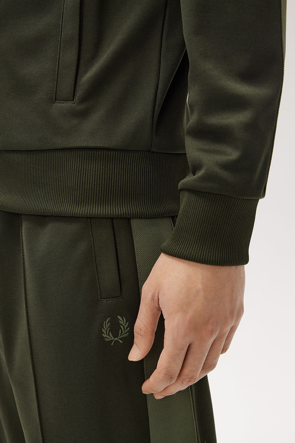 Tape Detail Track Jacket(M 408：HUNTING GREEN): | FRED PERRY