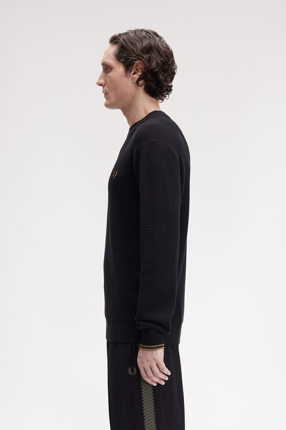 【FRED PERRY】フレッドペリー 刺繍ロゴ テープロゴ ジャージ M 黒 Waffle Stitch Jumper(S 102：BLACK): | FRED PERRY JAPAN