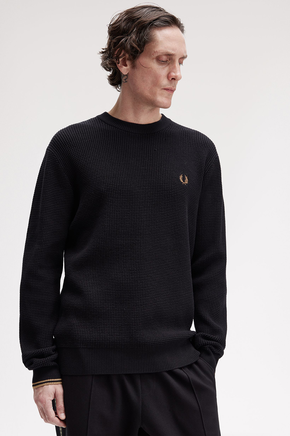 【FRED PERRY】フレッドペリー 刺繍ロゴ テープロゴ ジャージ M 黒 Waffle Stitch Jumper(S 102：BLACK): | FRED PERRY JAPAN