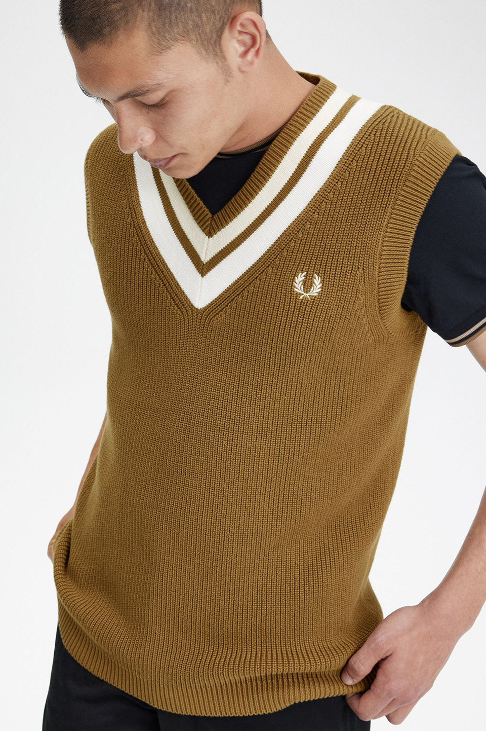 Striped Trim V-Neck Vest(M P96：SHADED STONE): | FRED PERRY JAPAN 
