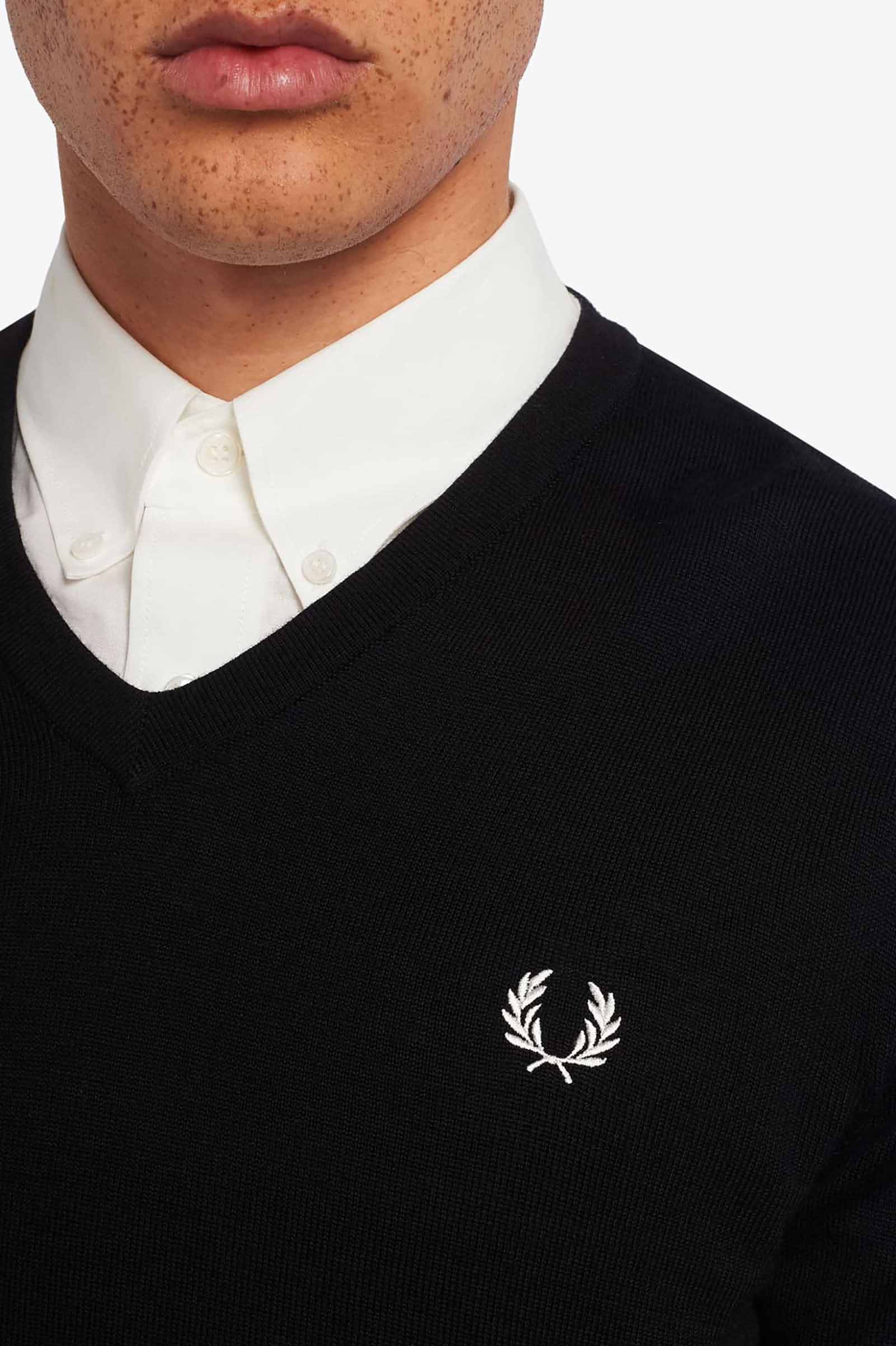 Classic V-Neck Jumper(S 102：BLACK): | FRED PERRY JAPAN | フレッド 