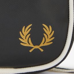 T11：NIGHT GREEN / ECRU