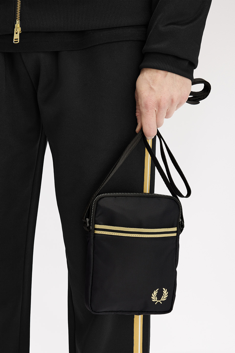 Tipped Tape Small Side Bag 102:BLACK 1SZ