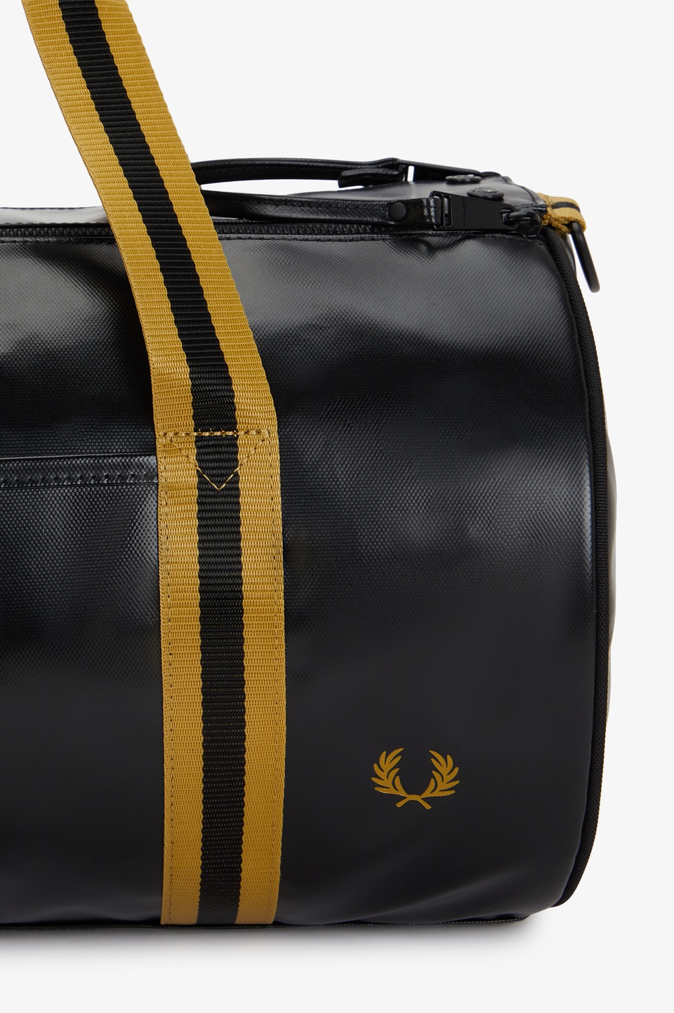 Tipped Classic Barrel Bag(1SZ 774：BLACK / GOLD): | FRED PERRY