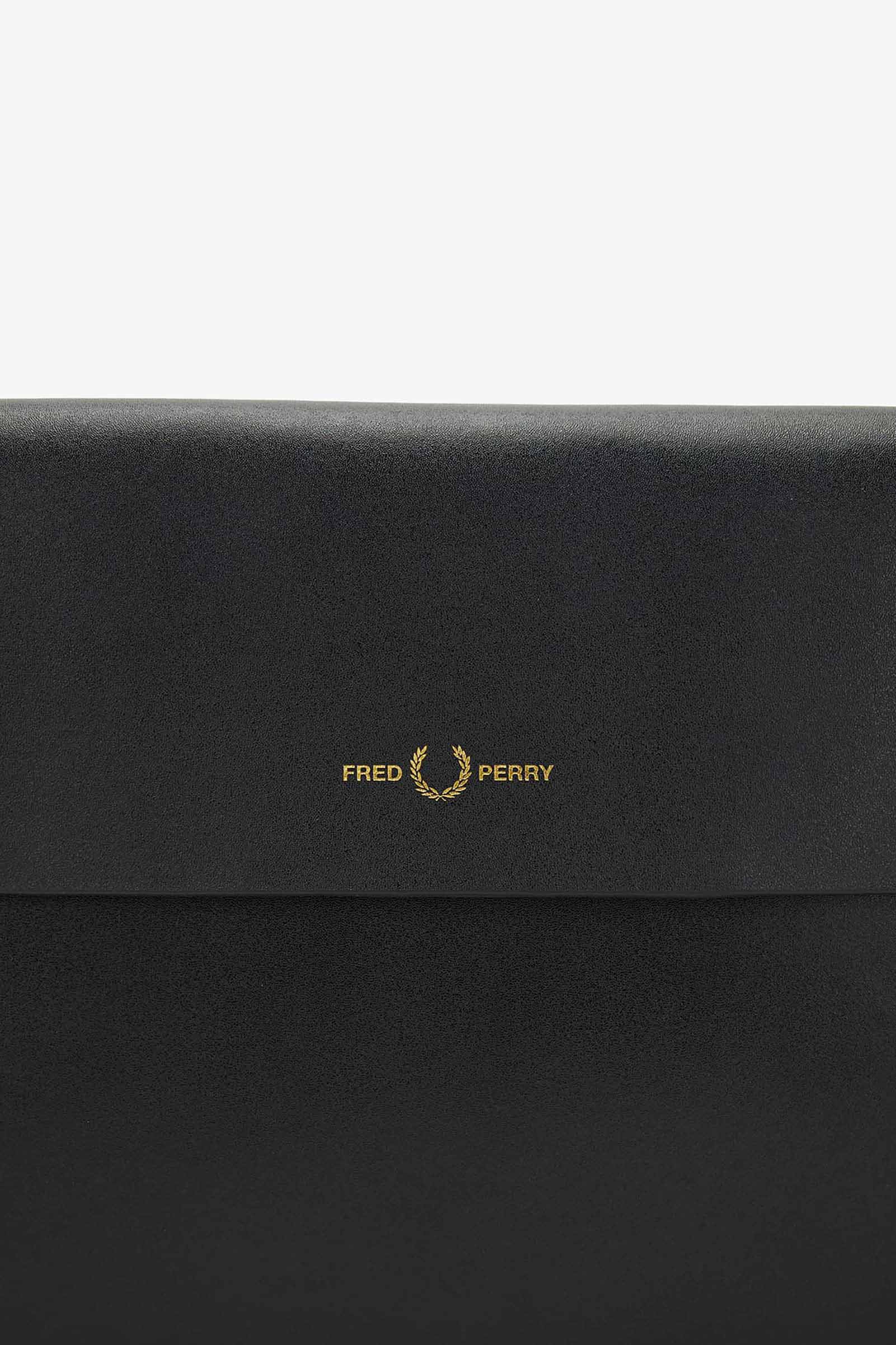 Burnished Leather Sacoche Bag 1SZ 102 BLACK FRED PERRY JAPAN