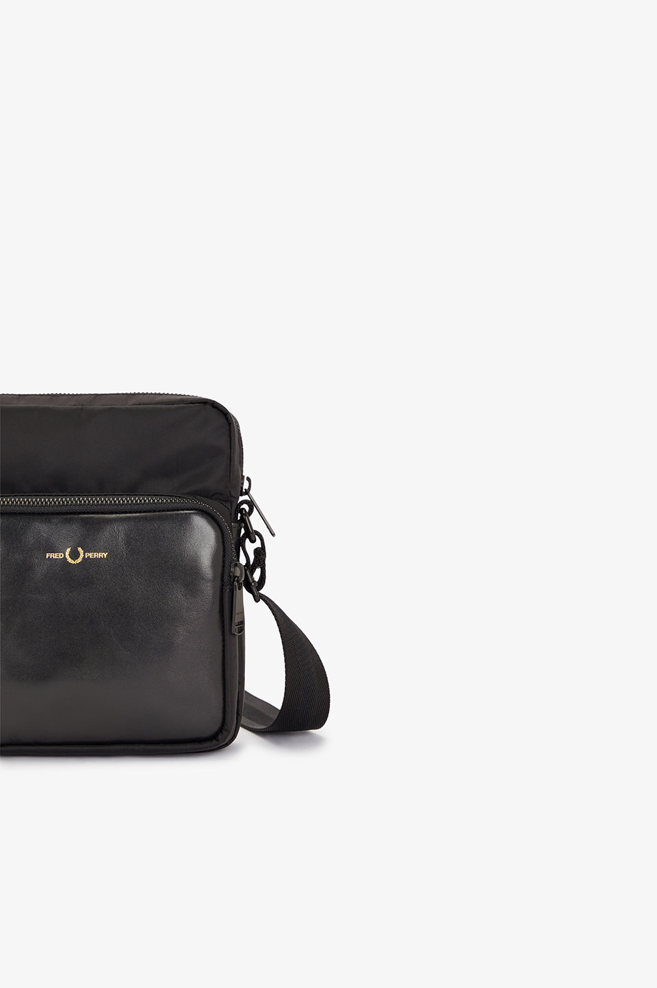 Nylon Twill Leather Side Bag(1SZ 774：BLACK / GOLD): | FRED PERRY 