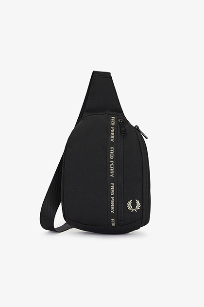 Fred Perry Taped Sling Bag(1SZ V67：BLACK / WARM GREY): | FRED 