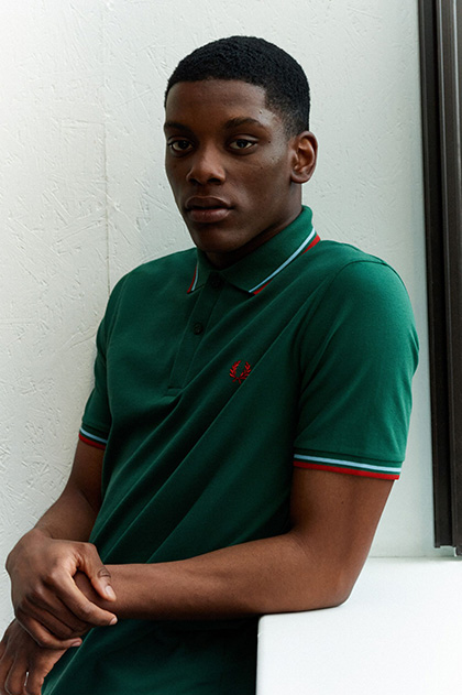 The Fred Perry Shirt - M12