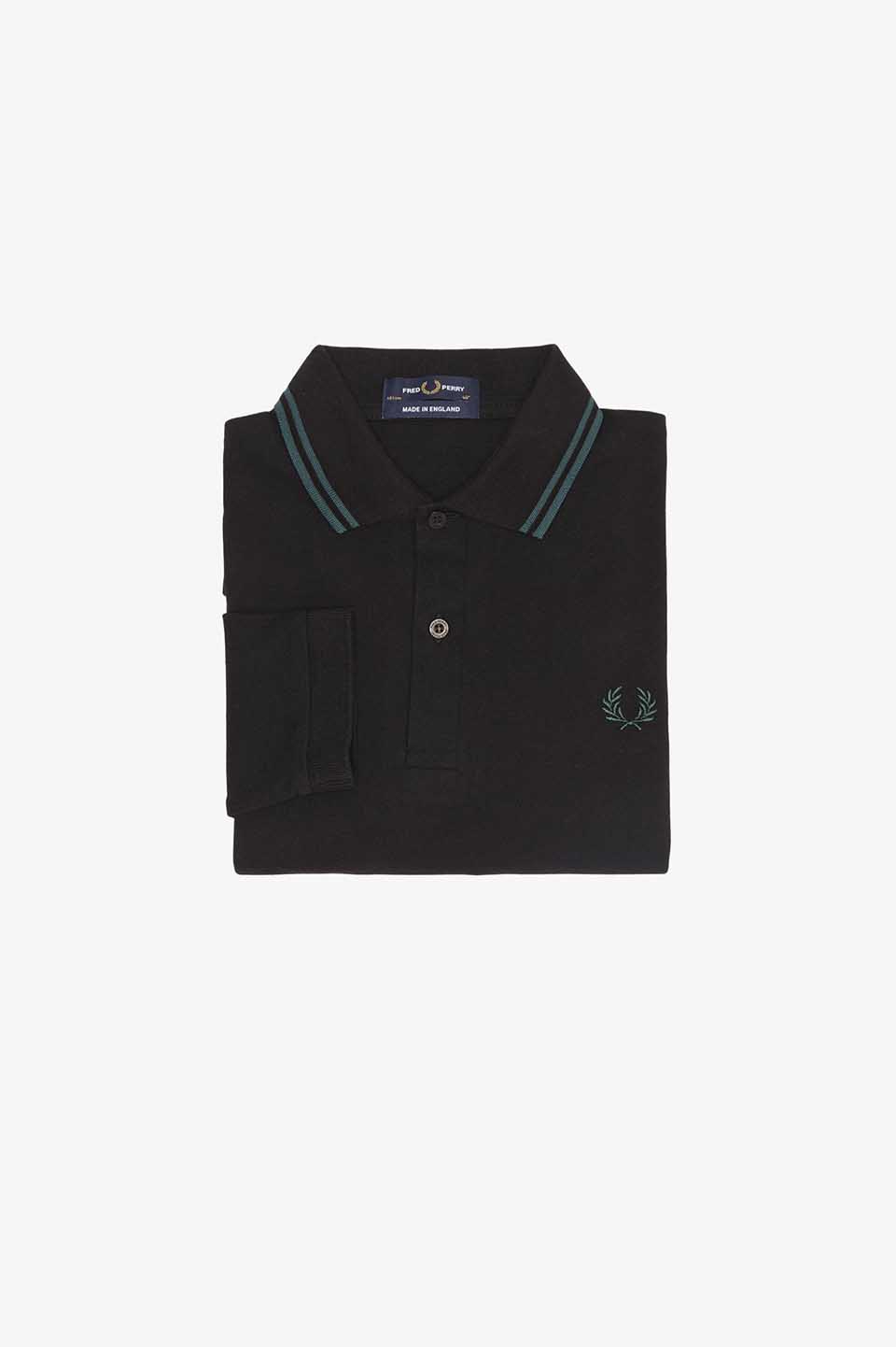 FRED PERRY 黒のシャツ