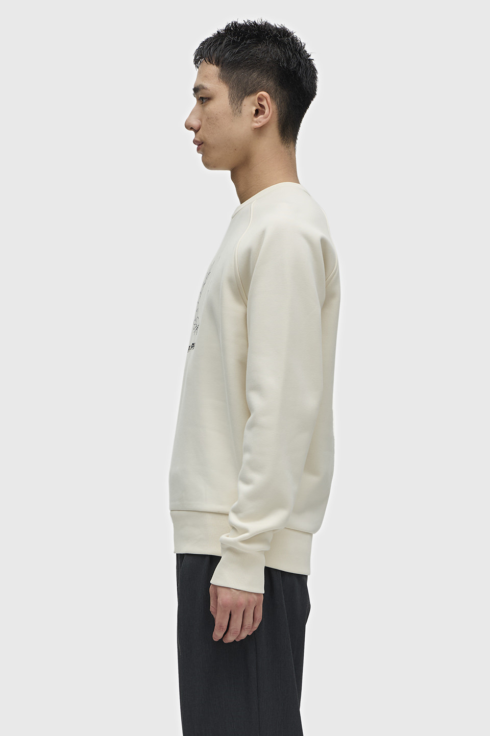 Outline Laurel Wreath Sweatshirt(M 560：ECRU): | FRED PERRY JAPAN