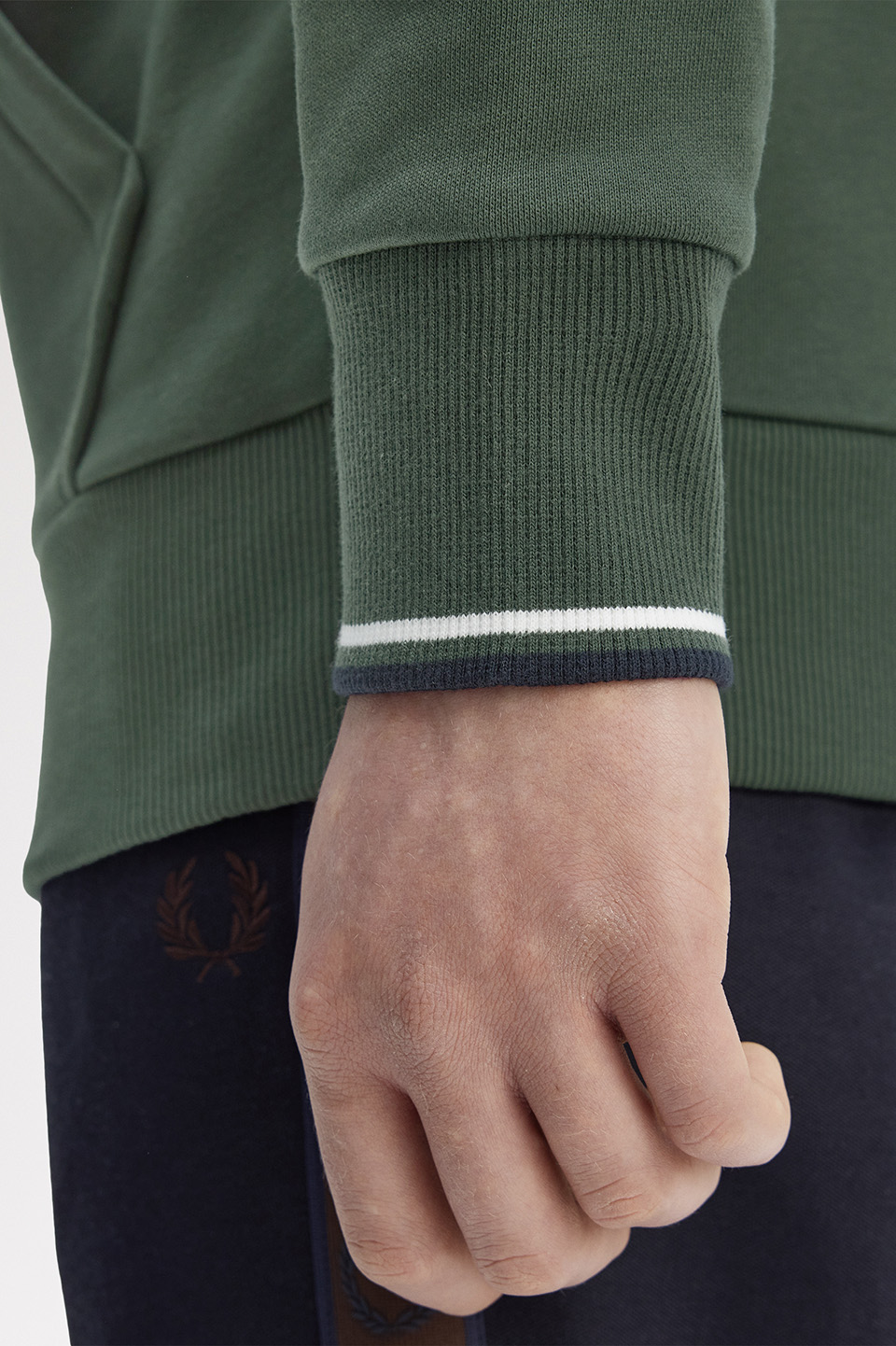 モデル:H181 B89.5 W71.5 H89.5 着用サイズ:M