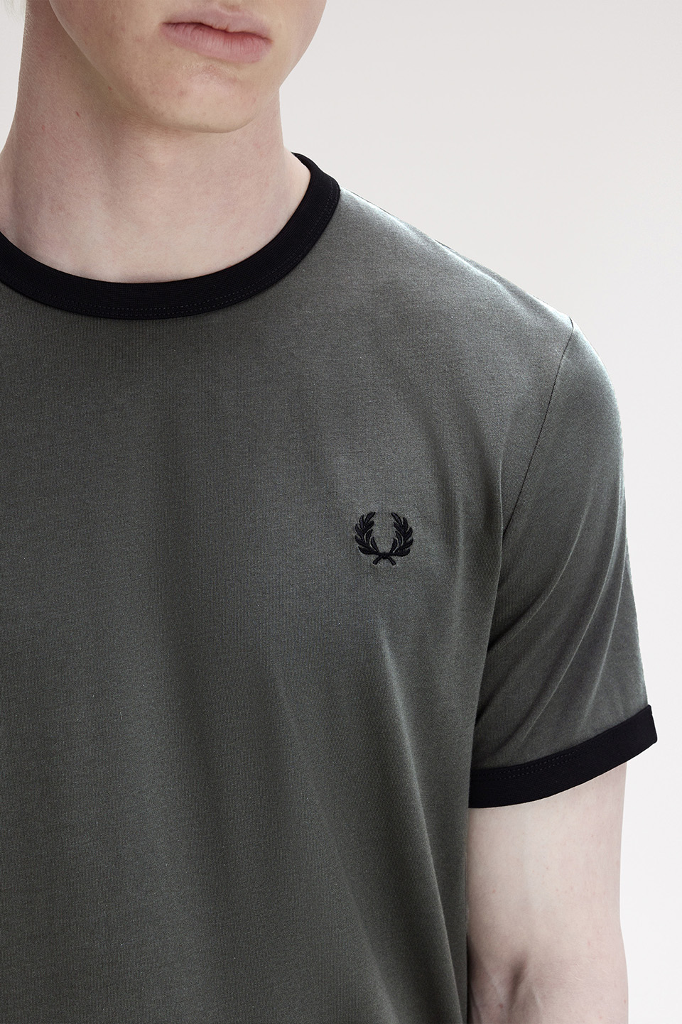 モデル:H185 B89 着用サイズ:M