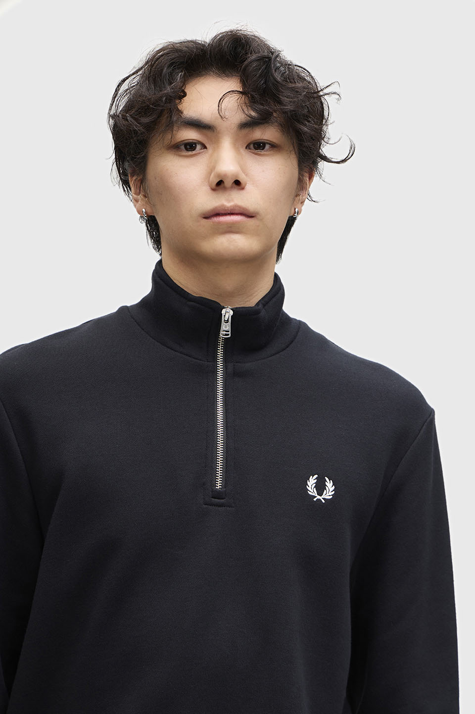 FRED PERRY スウェット　Half Zip Logo Sweat