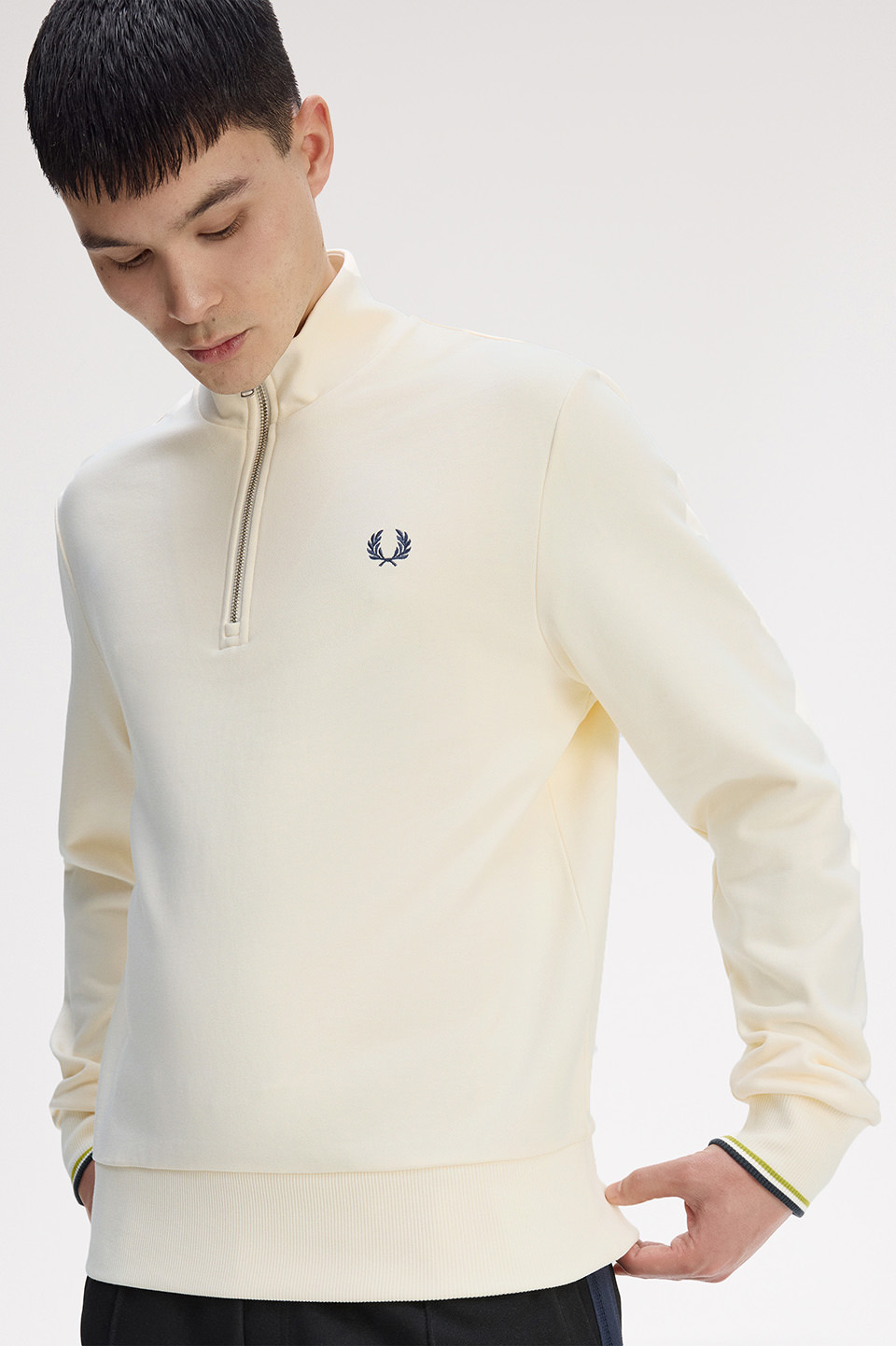 モデル:H183 着用サイズ:M