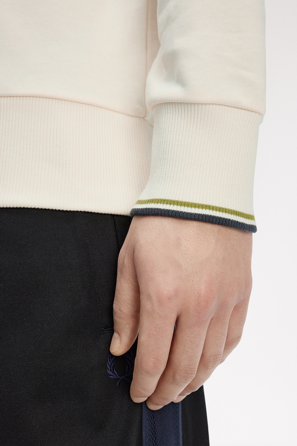 モデル:H183 着用サイズ:M