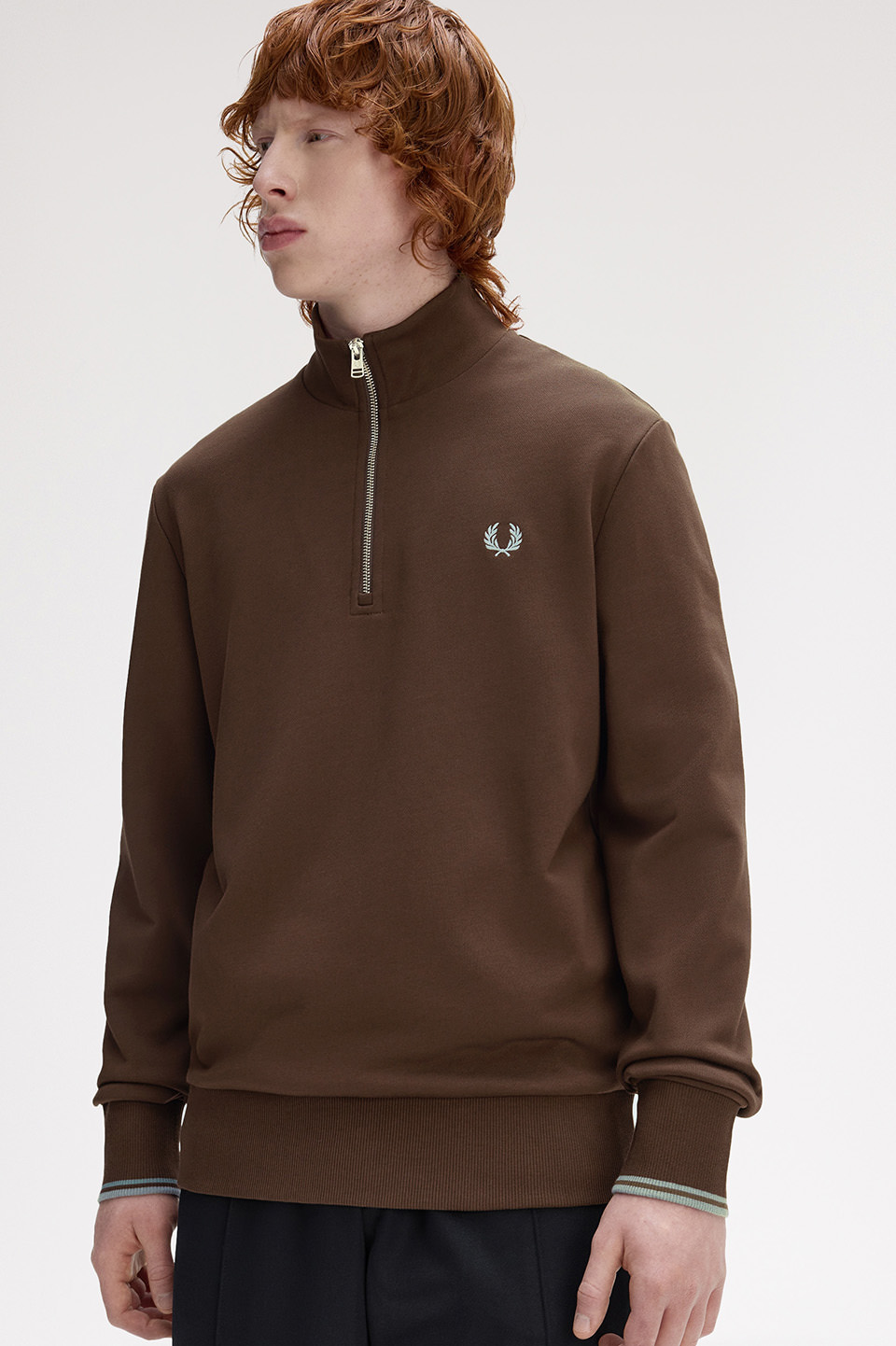 モデル:H181 B89.5 W71.5 H89.5 着用サイズ:M